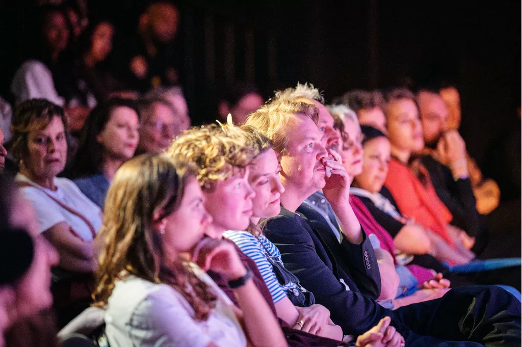 Publiek tijdens de uitreiking van de Toneelschrijfprijs 2024 © Karen van Gilst